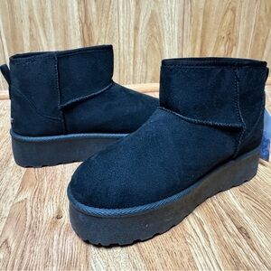NEW Avalanche slip on black platform boots, women's 8